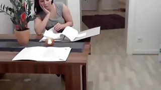 Mees ja kaks emane tüdrukud lakitud saapad on threesome