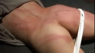 Casual slut tätoveeringud fucks koos kahe ülbe mulatto