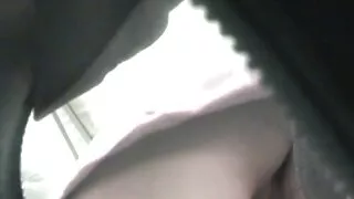 Naine domineerib abikaasa BDSM mask ja seljas oma riista