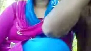Ilus blond enne kuradi fingering raseeritakse tuss koos vibraator