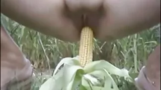 Kutt hardcore On anal tumedate juustega Väikesed Tissid